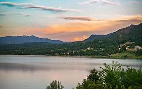 Hotel Roser House Boutique - pe malul lacului Colibita